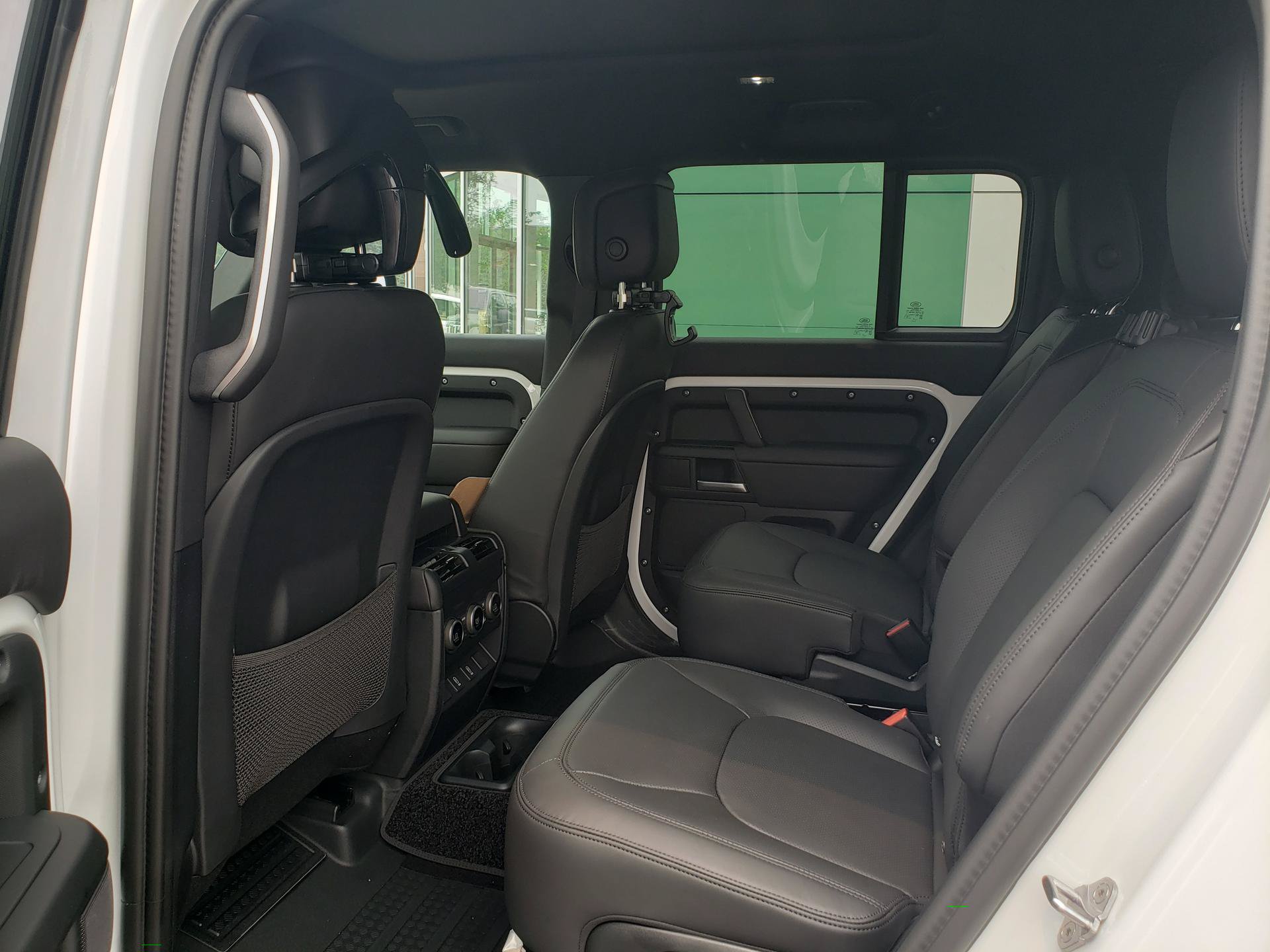 New 2026 Land Rover Defender 130 X-Dynamic SE AWD/4WD image 12