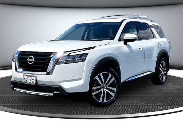 Certified 2023 Nissan Pathfinder Platinum w/ Cargo Package FWD image 3