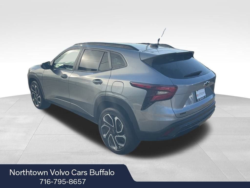 Used 2024 Chevrolet Trax RS w/ Sunroof Package image 3