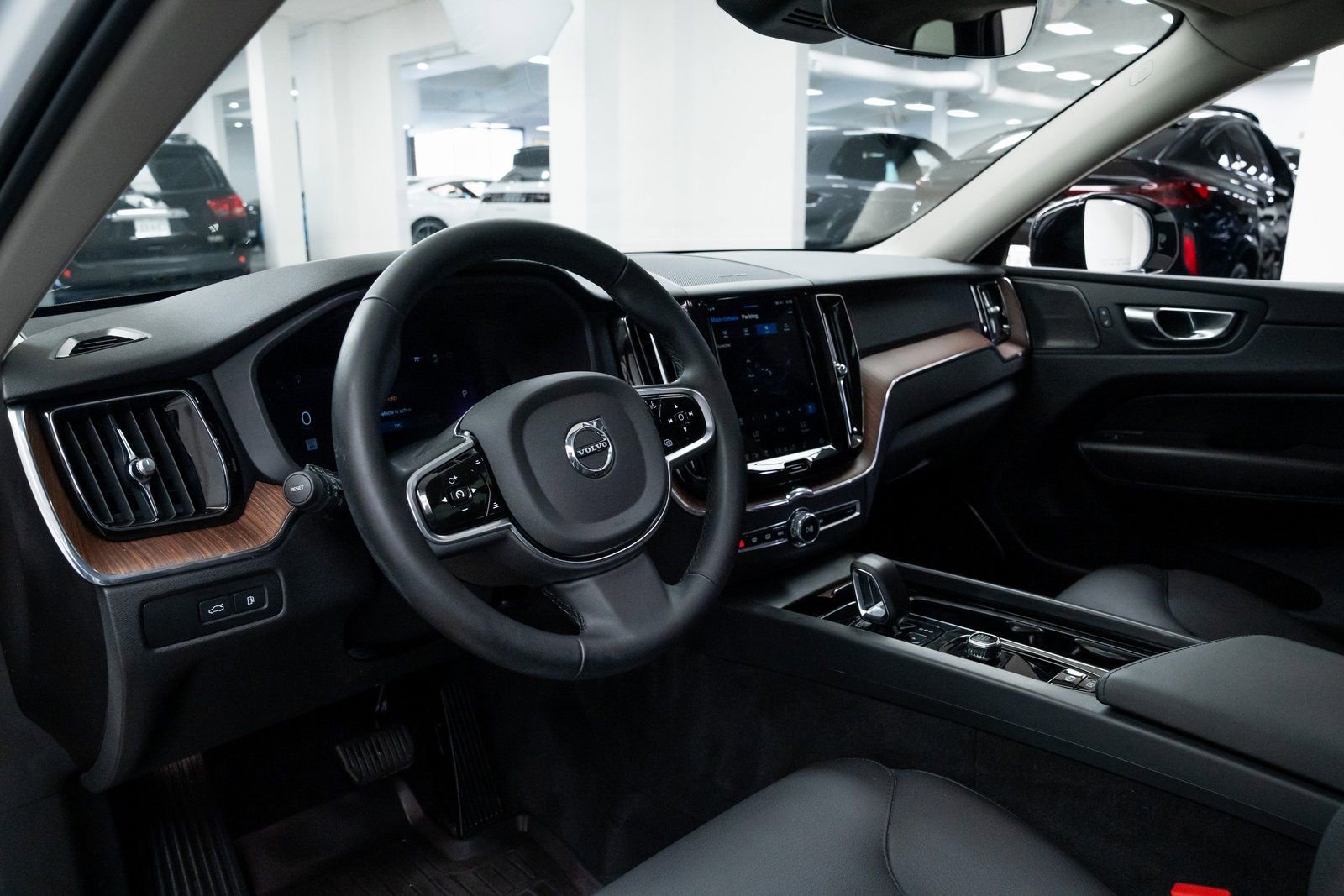 Used 2024 Volvo XC60 T8 Plus image 19