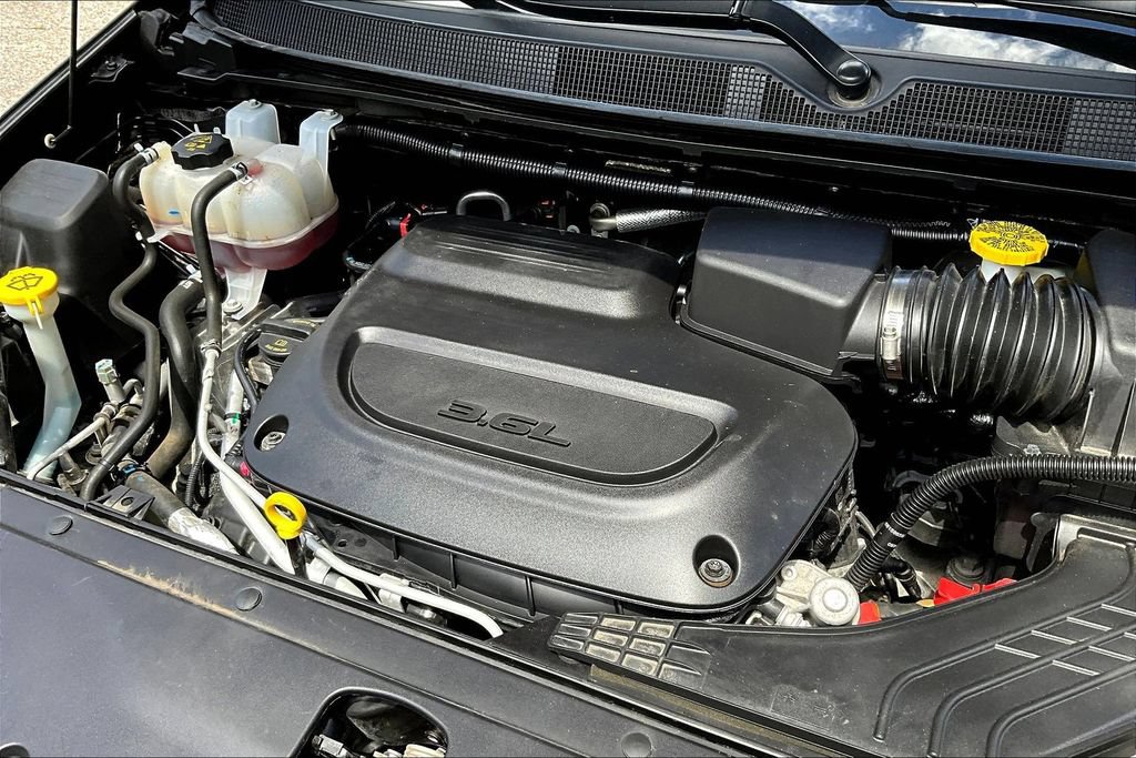 Used 2024 Chrysler Pacifica Touring-L FWD image 28