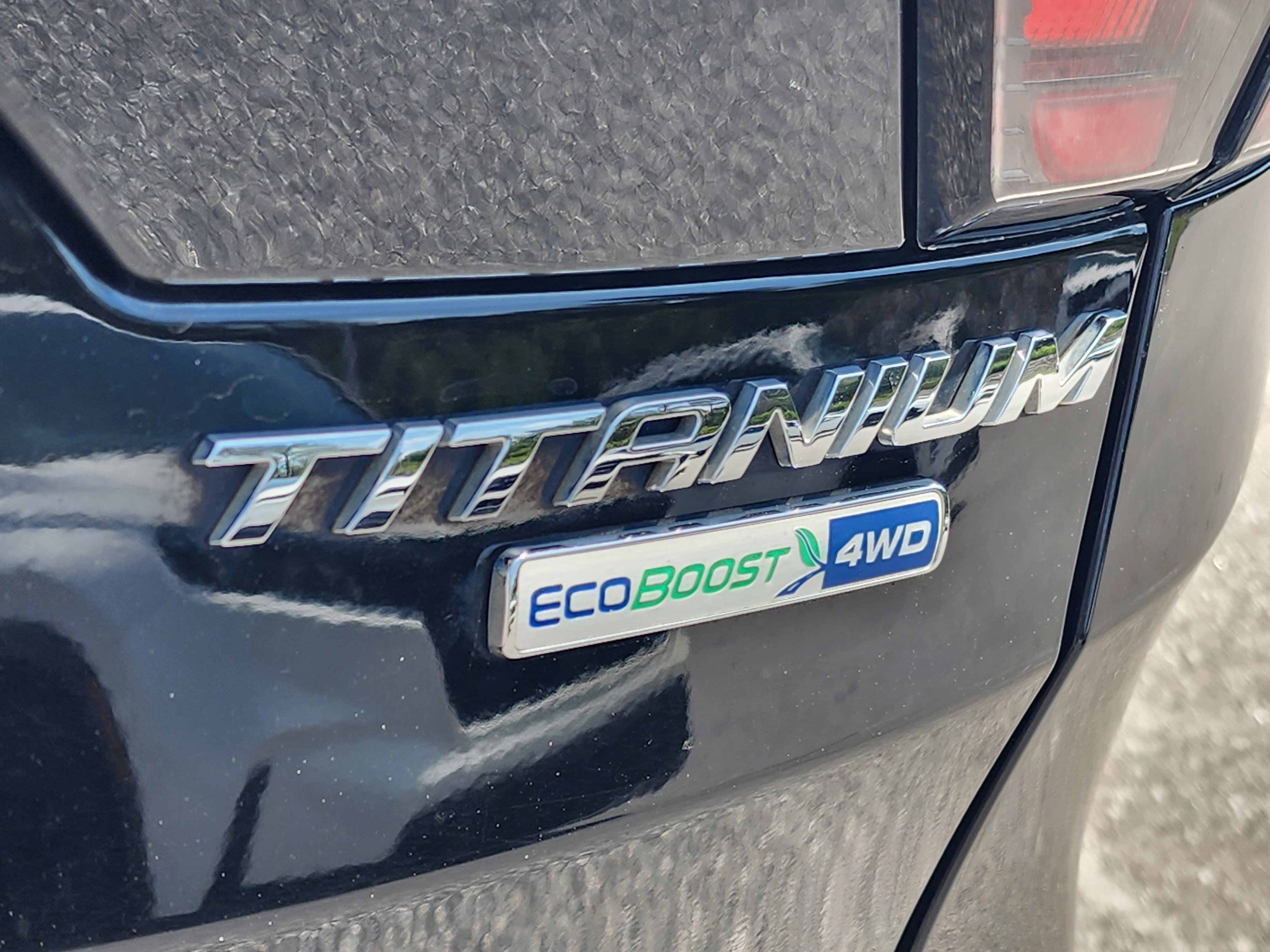 Used 2017 Ford Escape Titanium w/ Equipment Group 301A AWD/4WD image 12