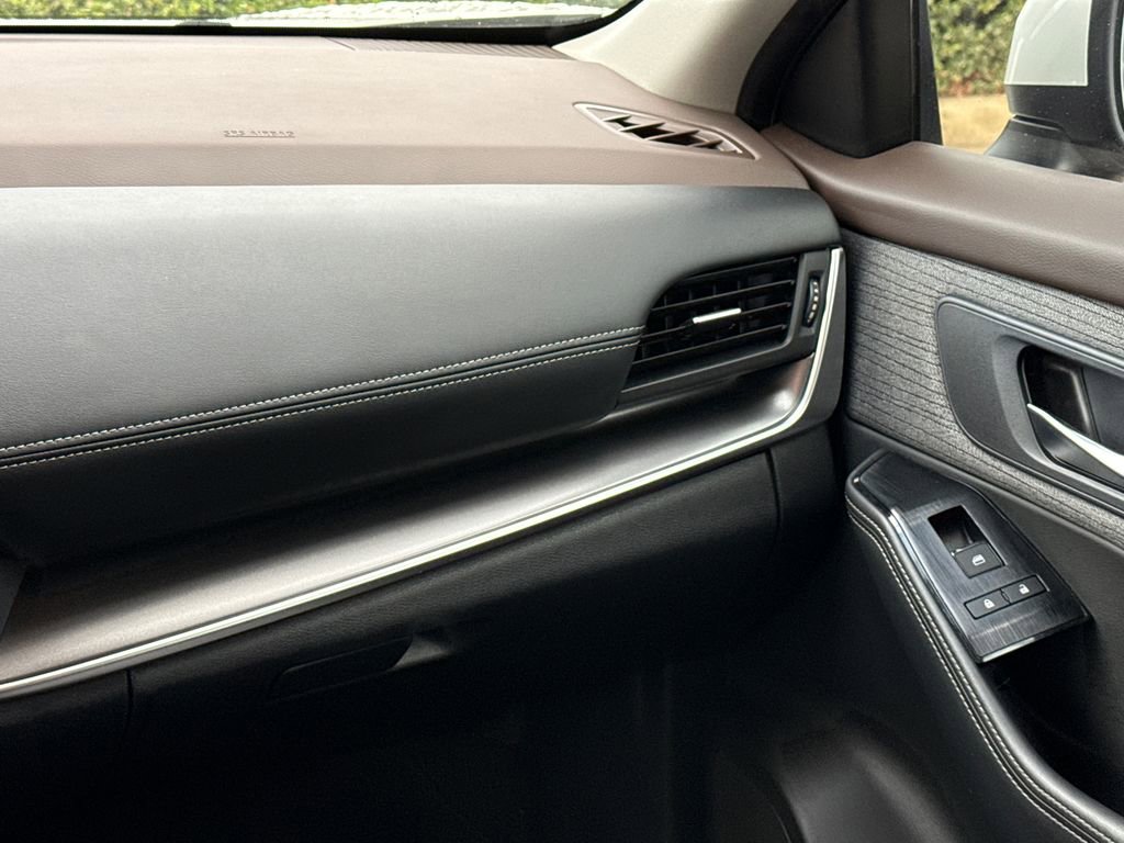 Used 2023 Nissan Rogue SV image 16