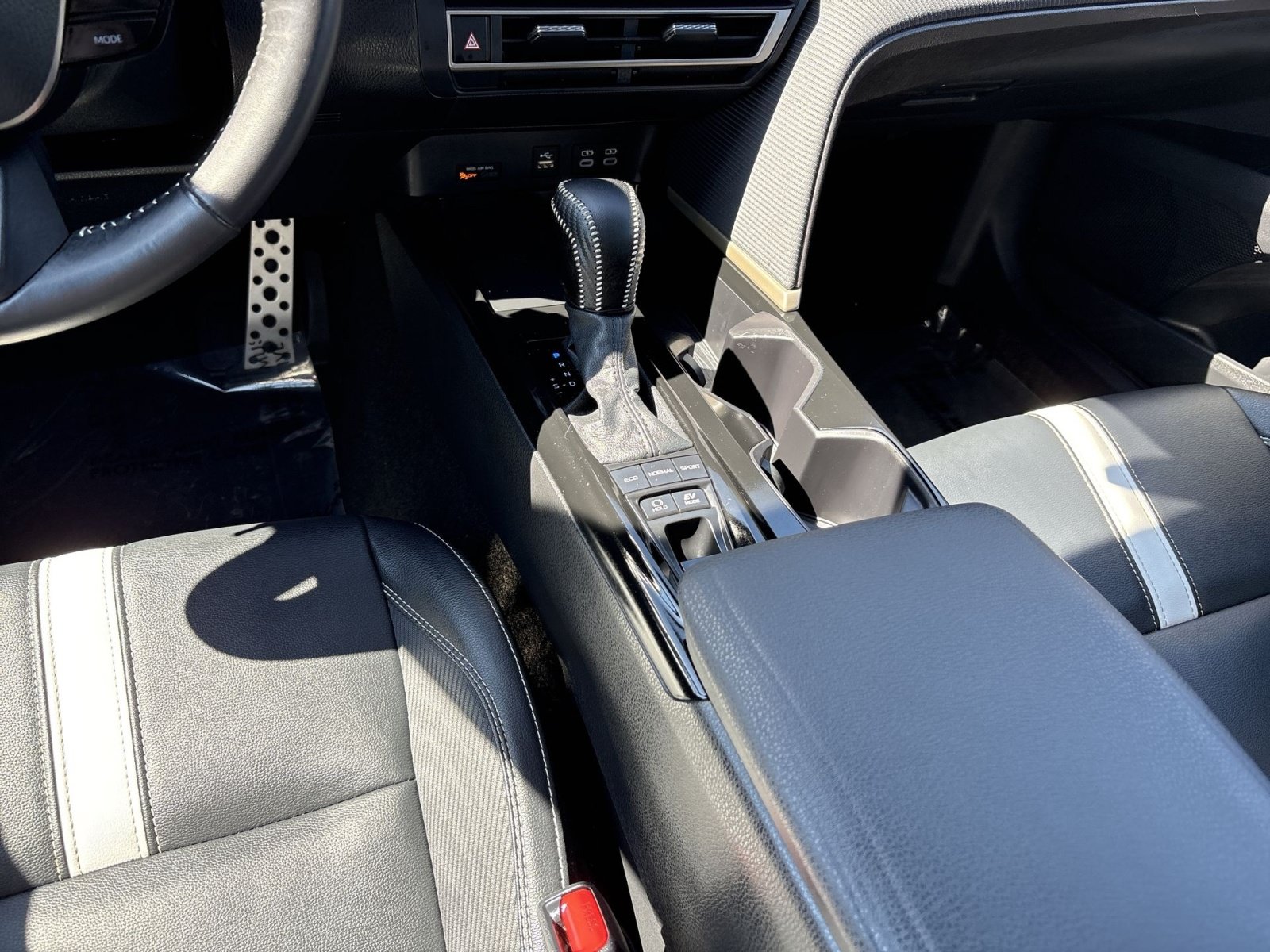Used 2025 Toyota Camry SE w/ Multimedia Upgrade Package FWD image 22