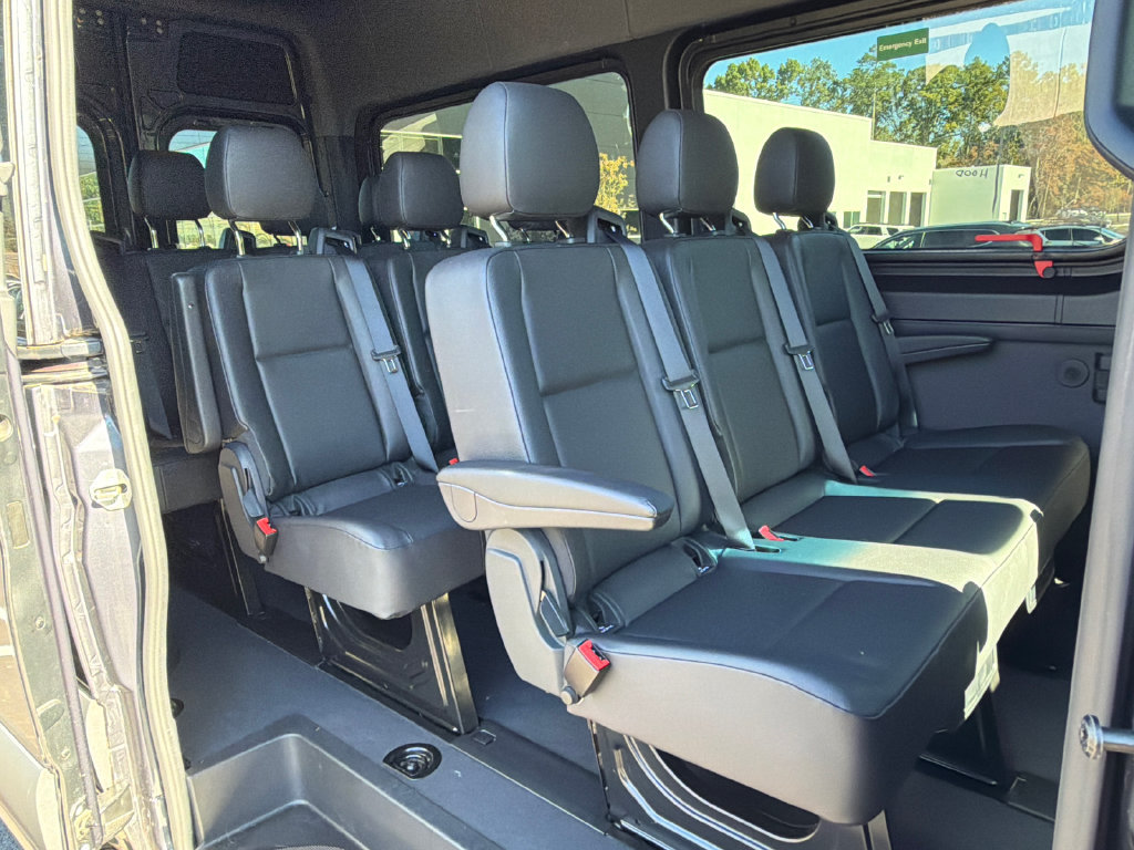 Used 2021 Mercedes-Benz Sprinter 2500 image 7