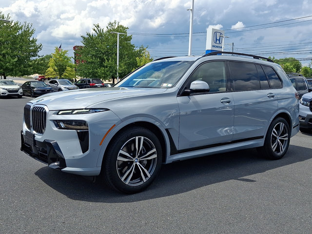 Used 2026 BMW X7 xDrive40i w/ M Sport Package AWD/4WD image 3