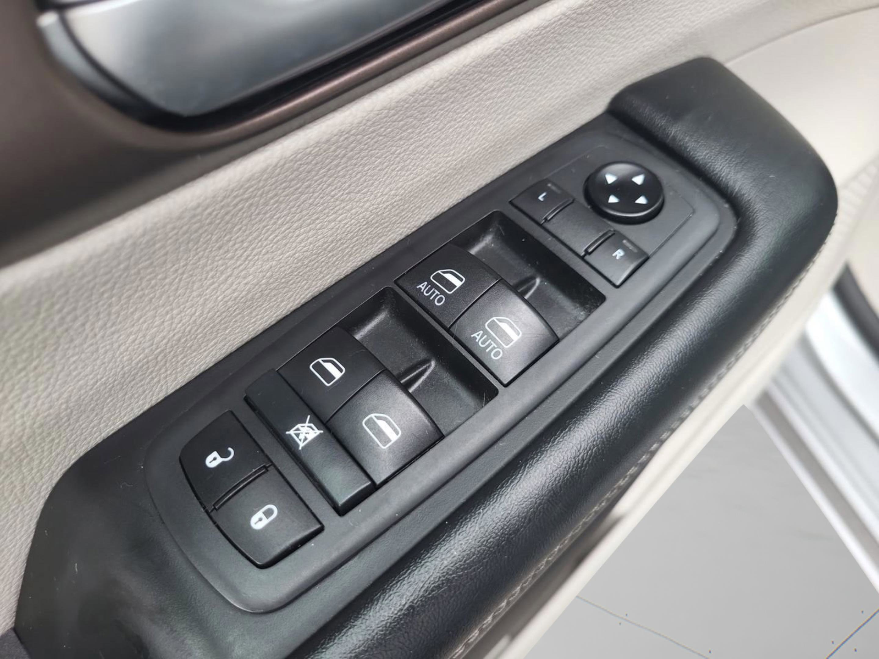 Used 2021 Chrysler Voyager Lxi image 18