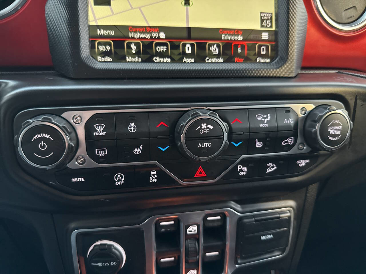 Used 2018 Jeep Wrangler Unlimited Rubicon w/ Uconnect 4C Nav & Sound Group image 33