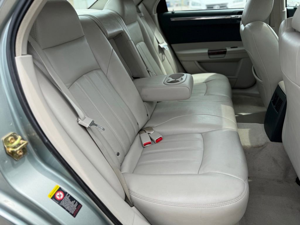 Used 2005 Chrysler 300 C w/ Navigation & Sound Group II RWD image 15
