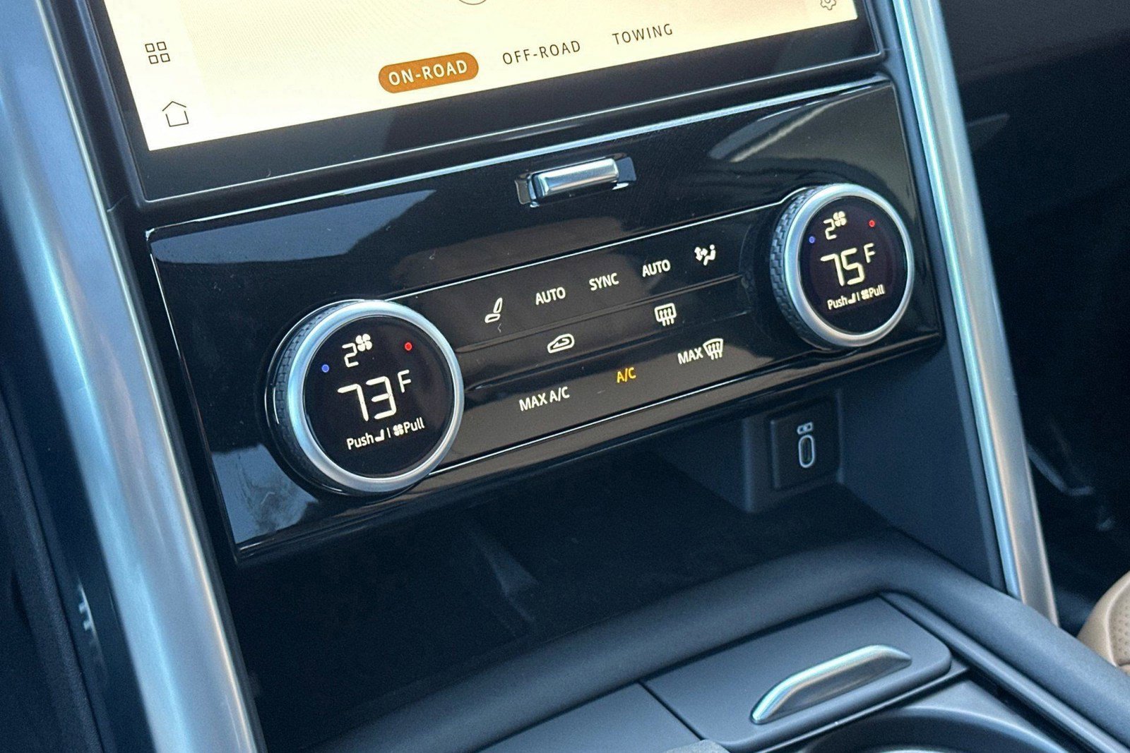 New 2026 Land Rover Discovery Limited Edition AWD/4WD image 16