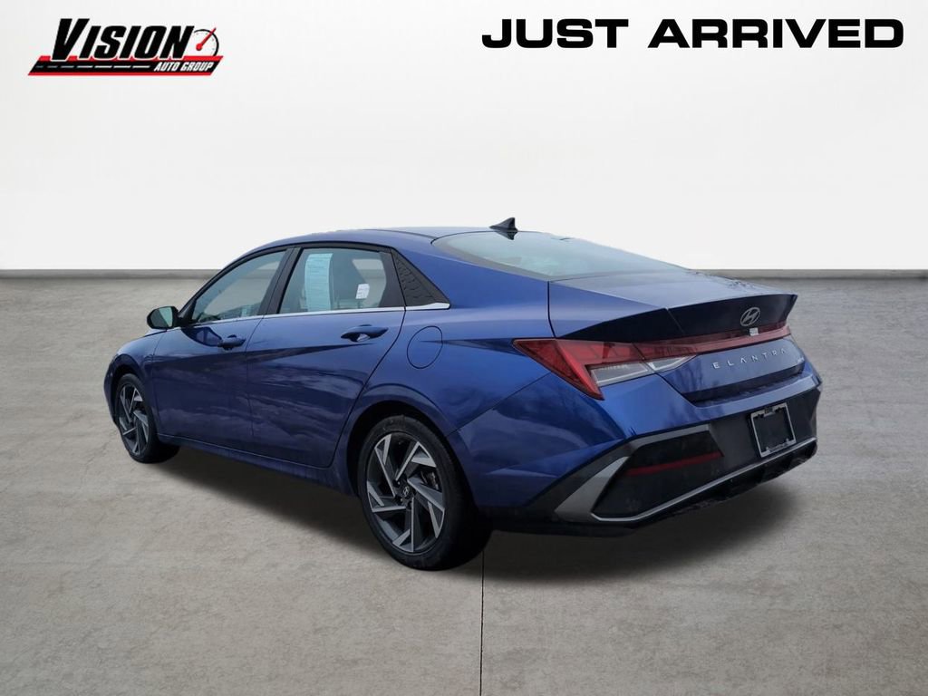Used 2025 Hyundai Elantra Limited image 7