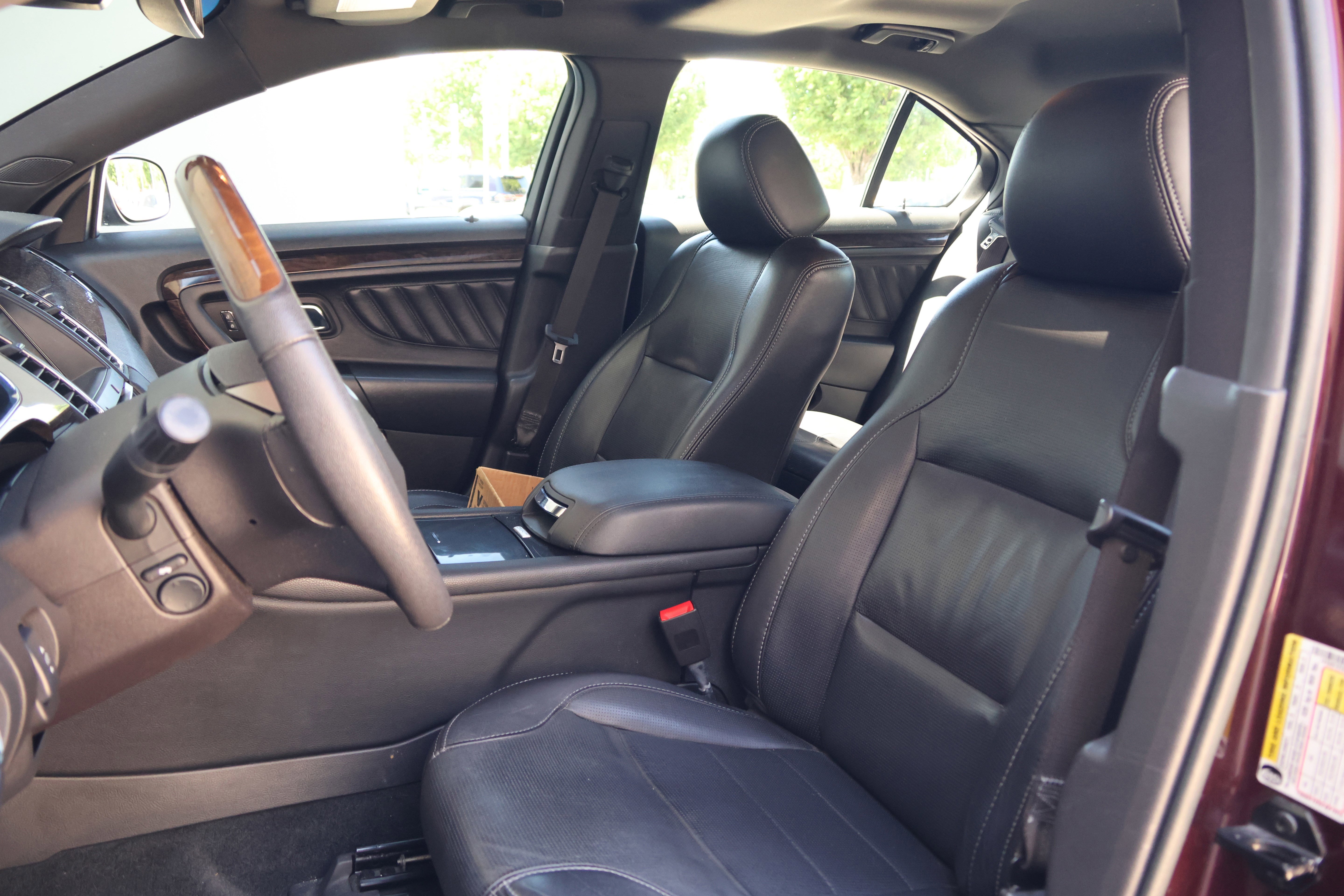 Used 2018 Ford Taurus Limited image 30