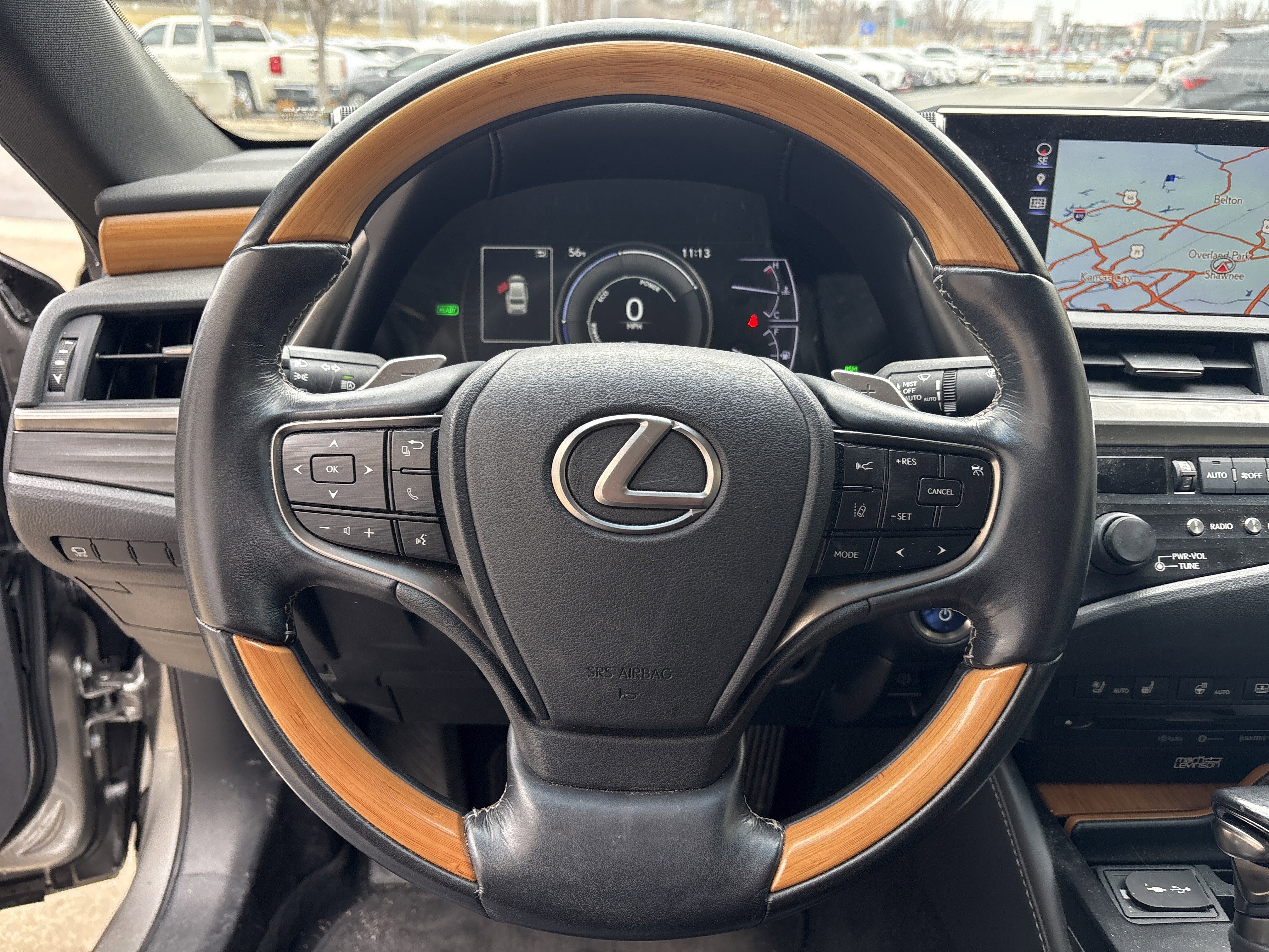 Used 2019 Lexus ES 300h w/ Accessory Package image 18