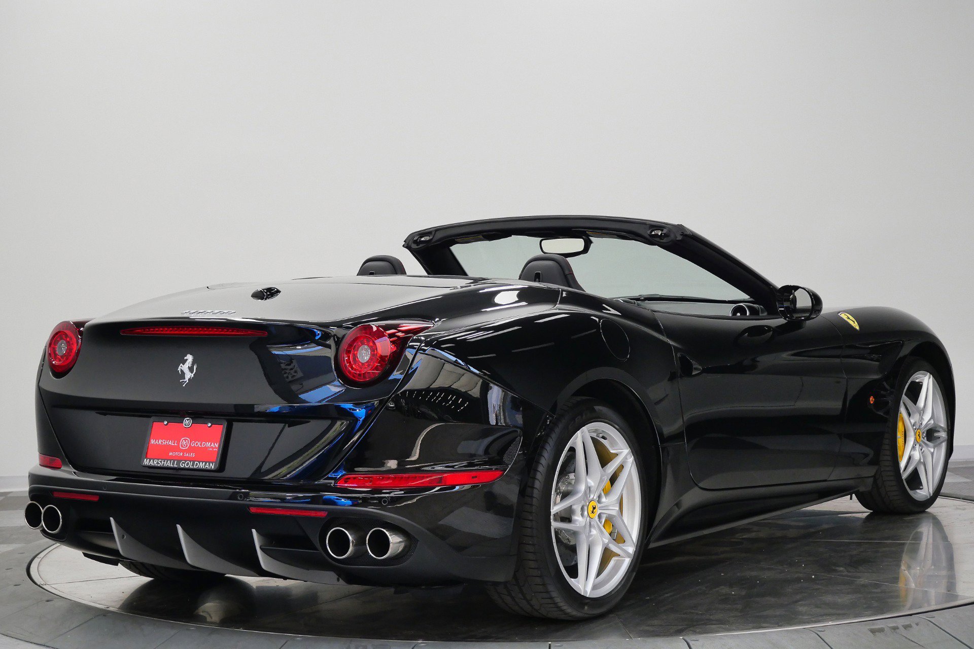 Used 2015 Ferrari California T RWD image 9