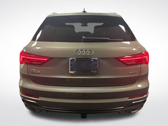 Used 2022 Audi Q3 2.0T Premium AWD/4WD image 4