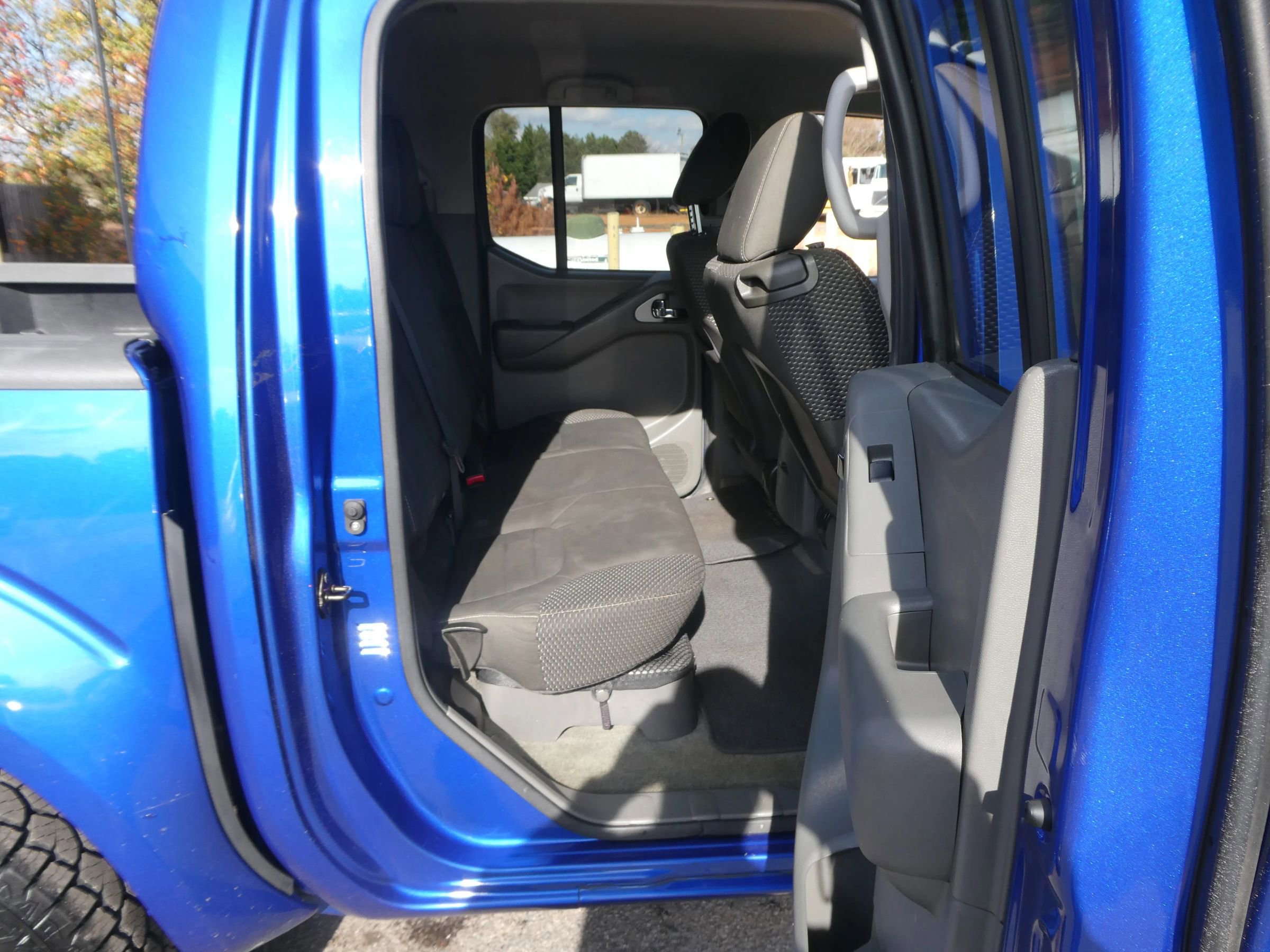 Used 2014 Nissan Frontier Desert Runner image 23