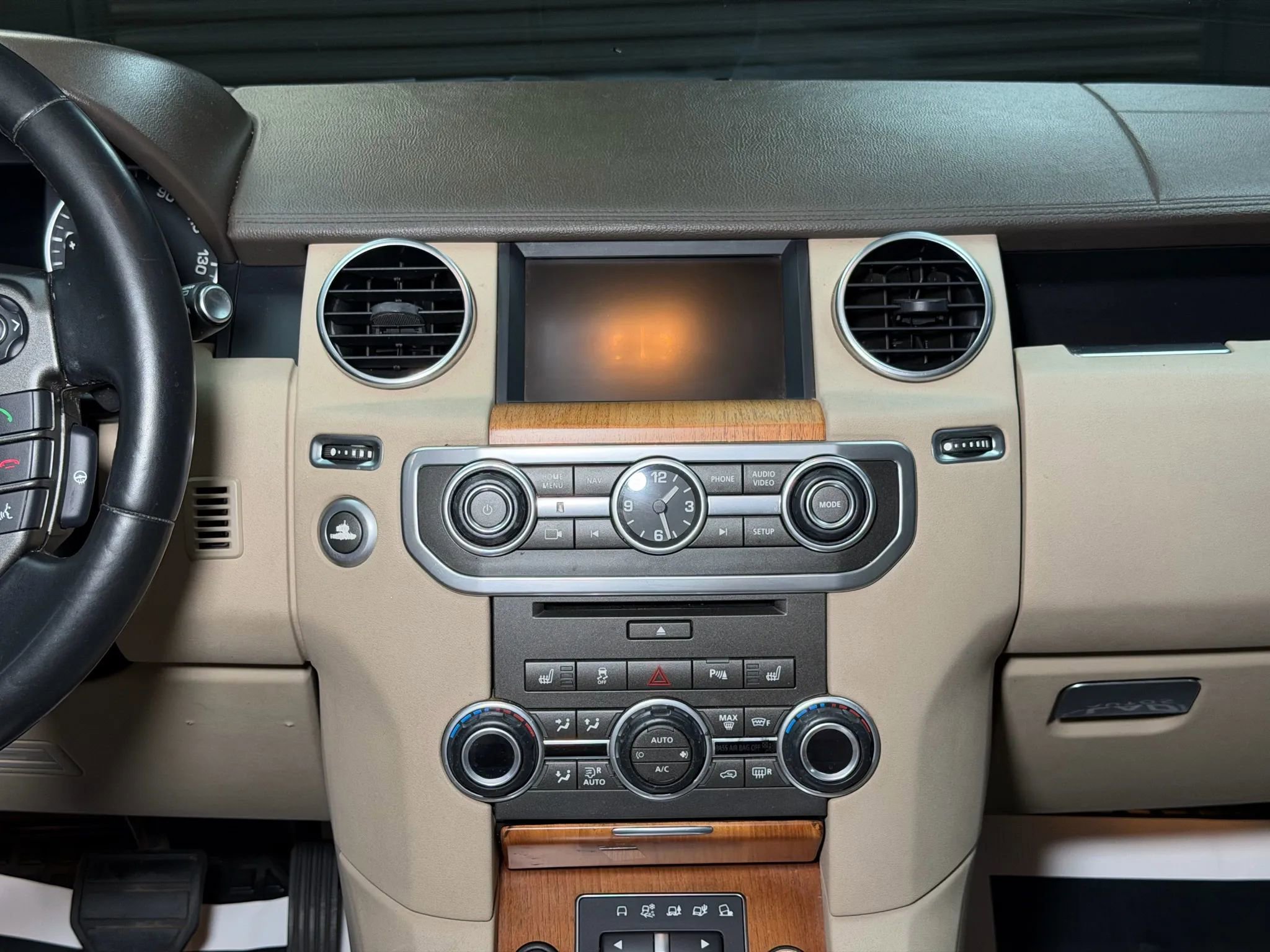 Used 2015 Land Rover LR4 HSE image 33