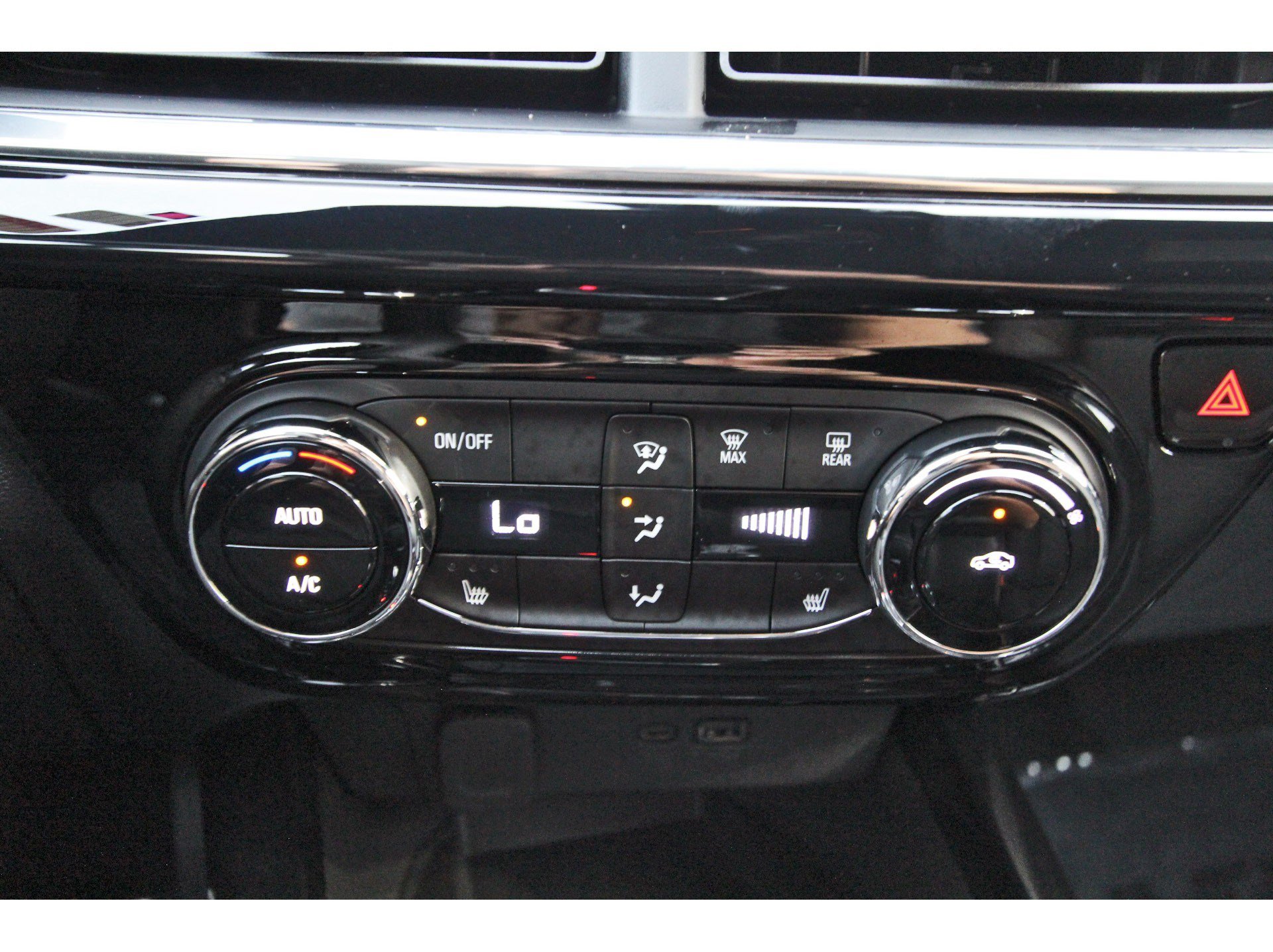 Used 2026 Chevrolet Trax RS w/ Sunroof Package FWD image 29