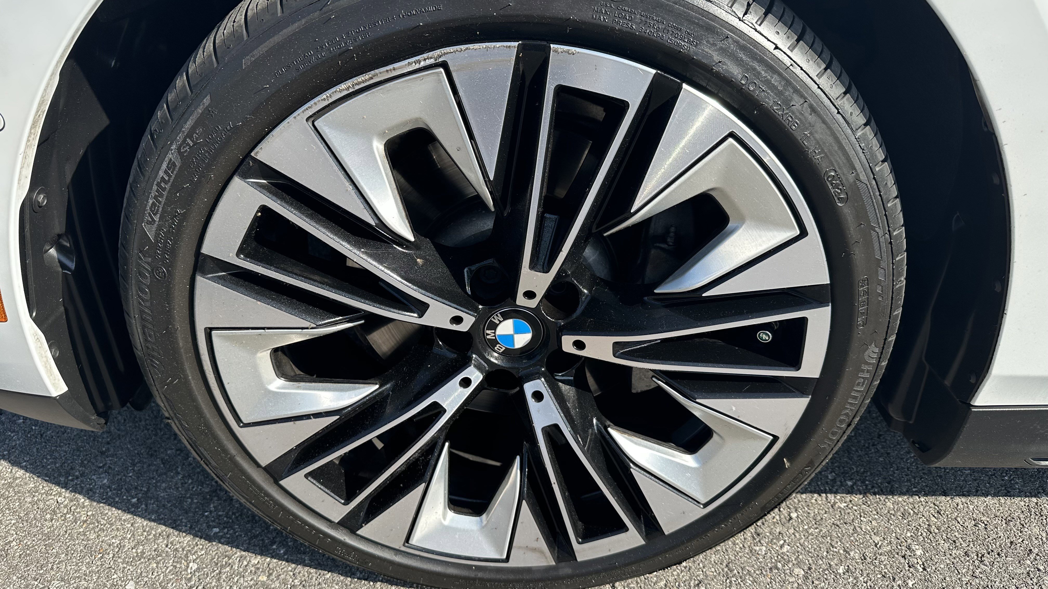 Certified 2024 BMW 530i xDrive w/ Premium Package AWD/4WD image 12