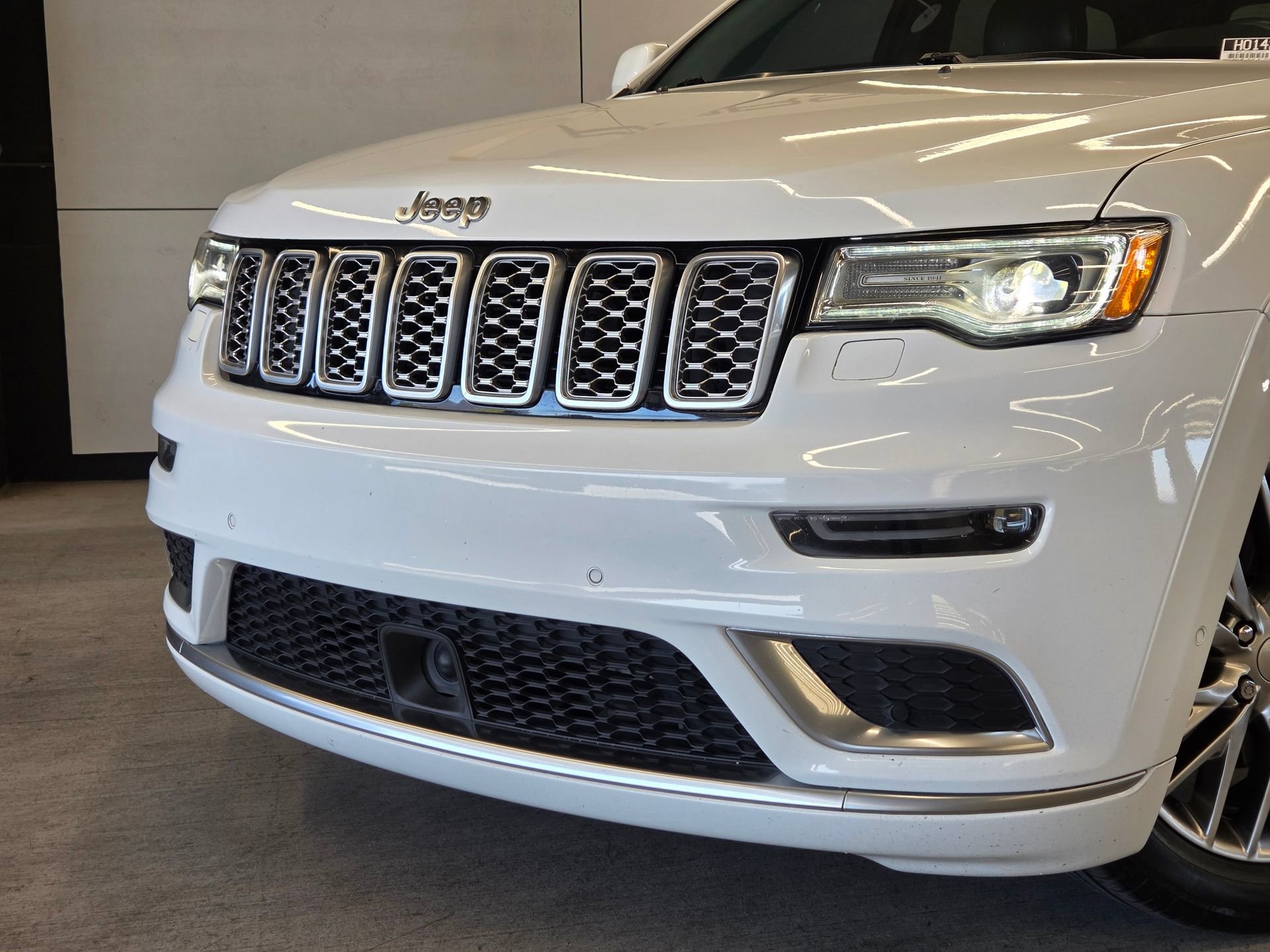 Used 2018 Jeep Grand Cherokee Summit w/ Platinum Series Group RWD image 25