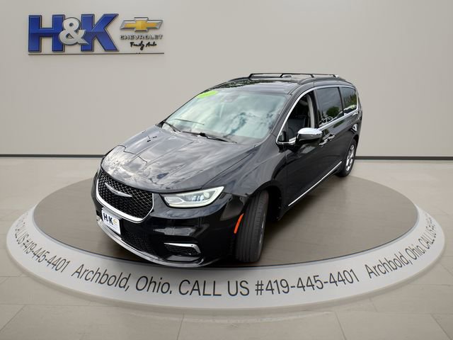Used 2023 Chrysler Pacifica Limited FWD image 4