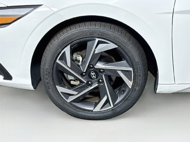 Certified 2025 Hyundai Elantra SEL FWD image 30