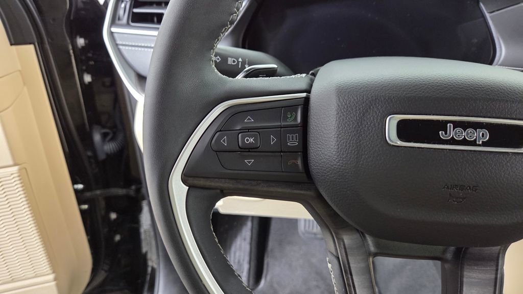 Used 2023 Jeep Grand Cherokee L Limited image 19