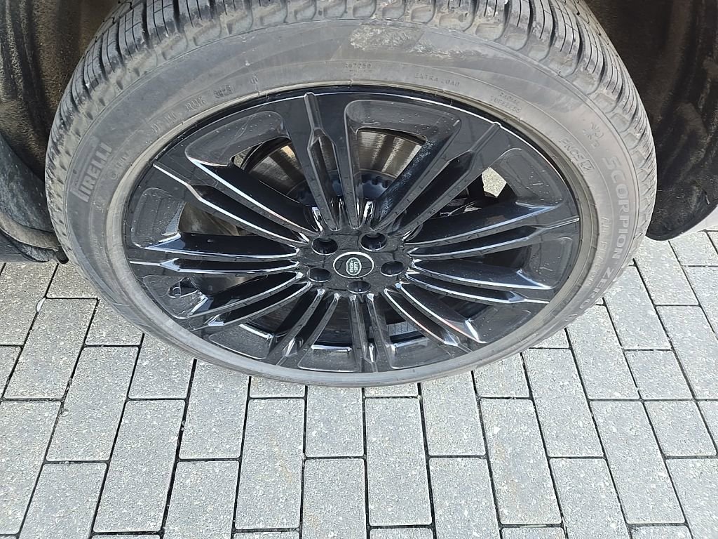 Certified 2023 Land Rover Range Rover SE image 9