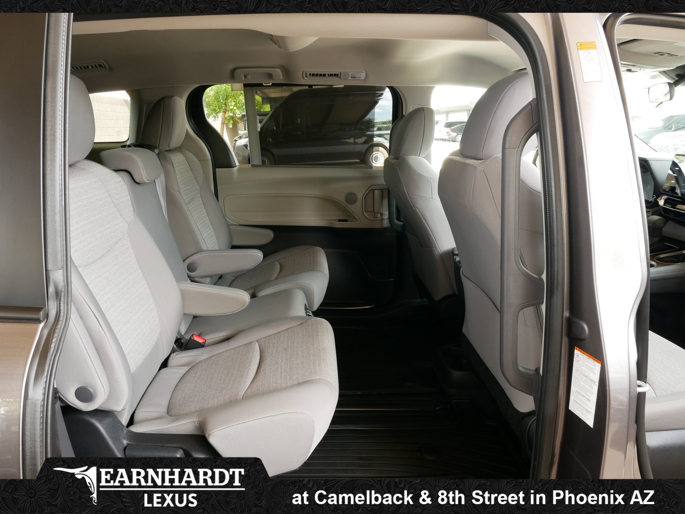 Used 2023 Toyota Sienna LE FWD image 14