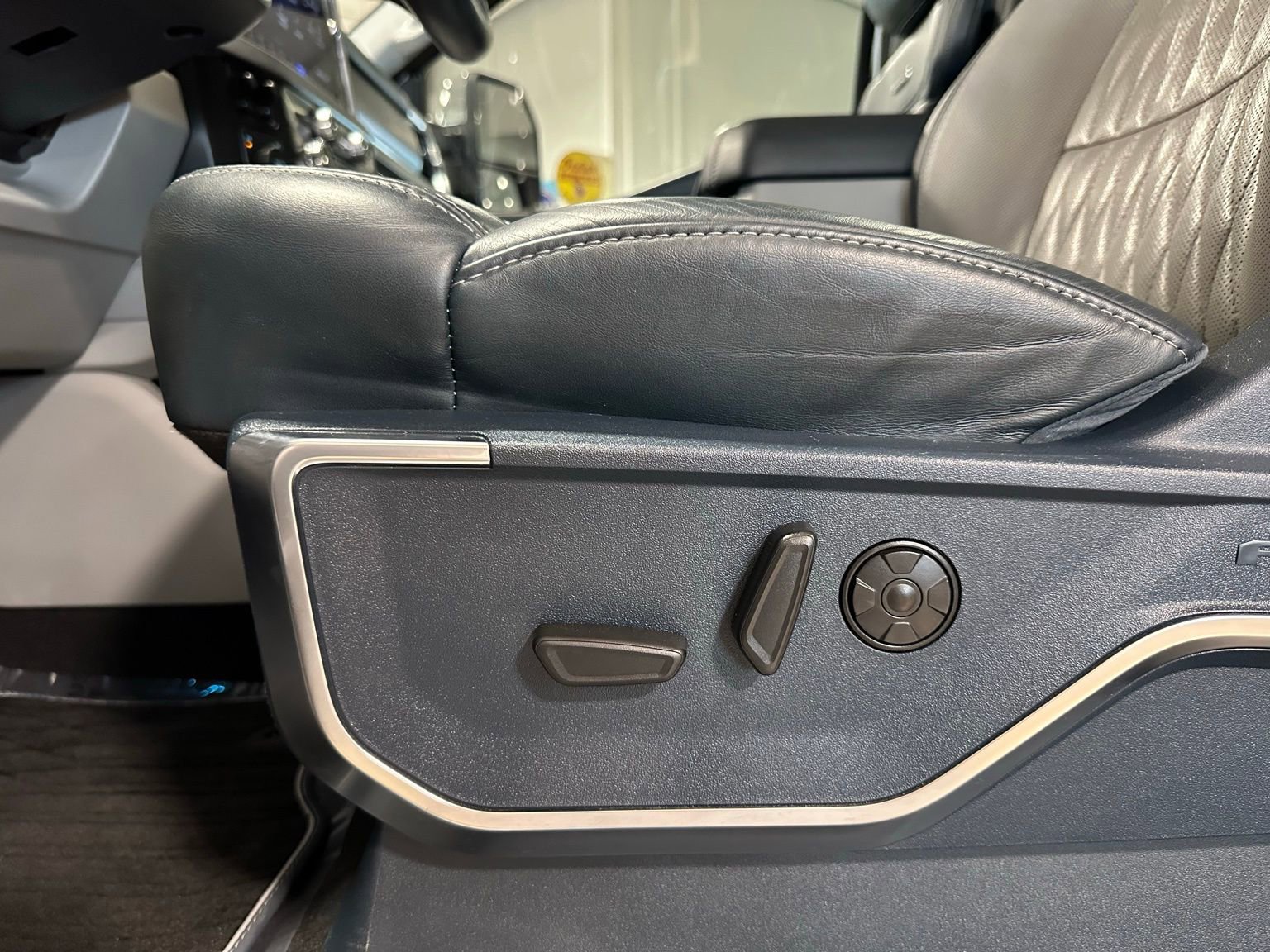 Used 2024 Ford F250 Limited w/ FX4 Off-Road Package image 17