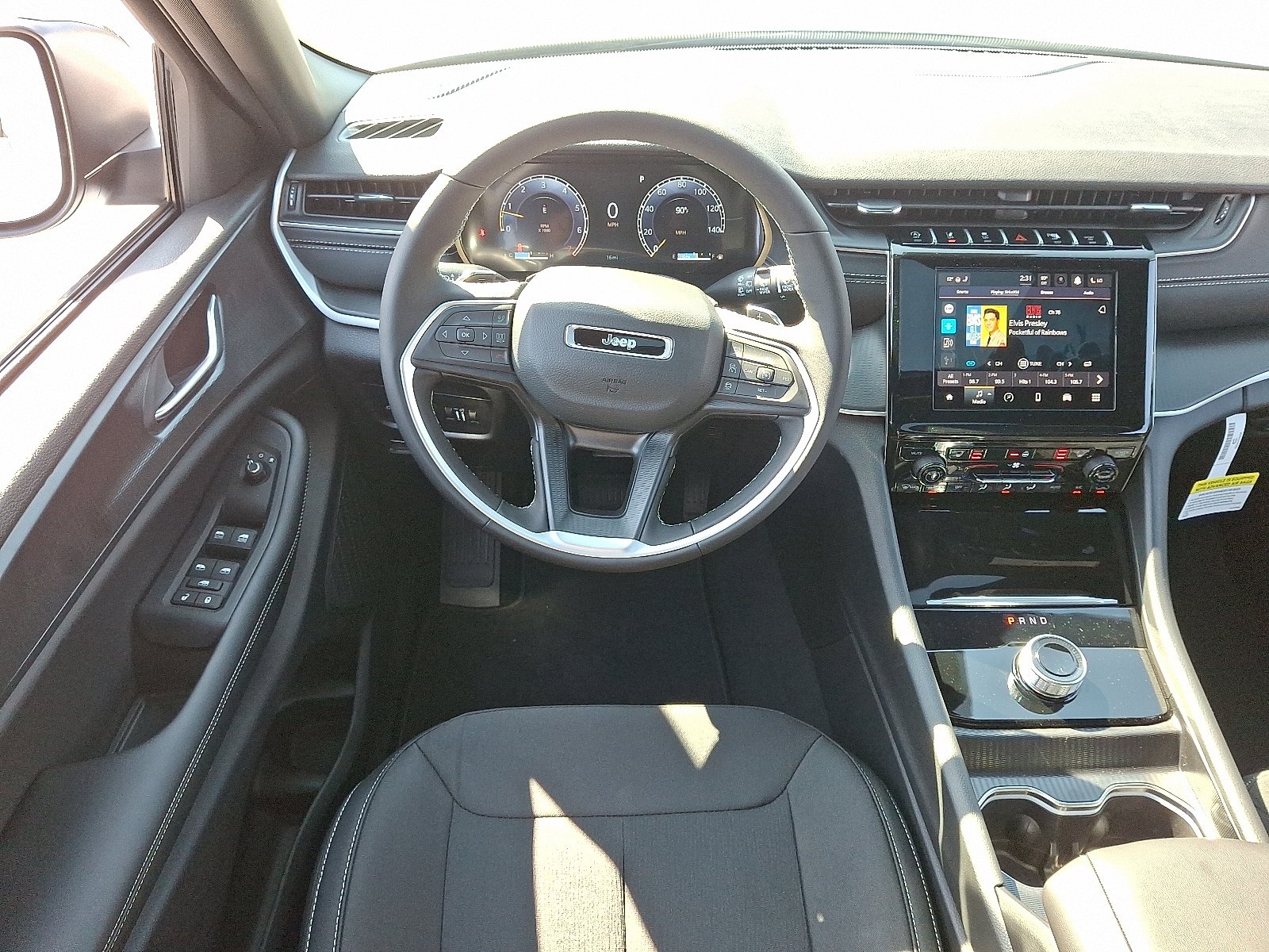 New 2025 Jeep Grand Cherokee Laredo X w/ Luxury Tech Group I AWD/4WD image 11