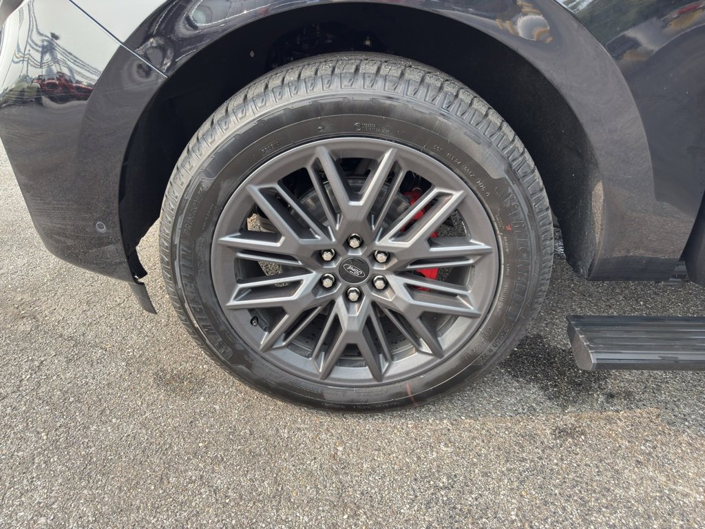 New 2025 Ford Expedition Platinum w/ Stealth Performance Package image 27