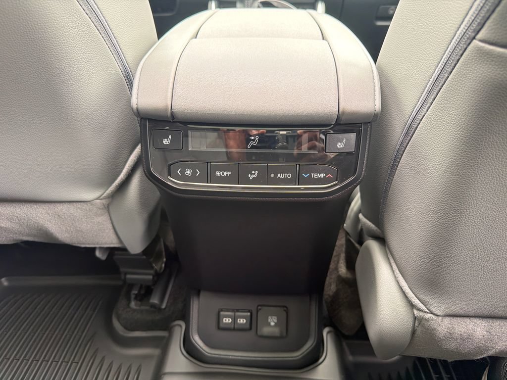 New 2026 Toyota Highlander Platinum AWD/4WD image 26