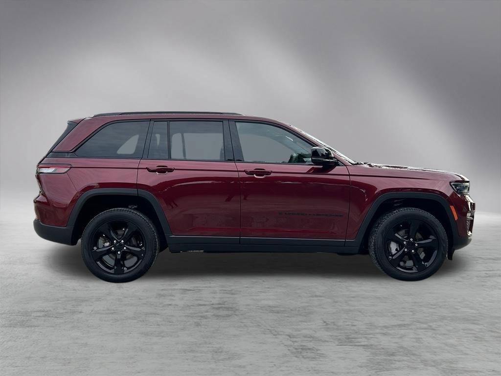 Certified 2025 Jeep Grand Cherokee Limited w/ Black Appearance Package RWD image 4