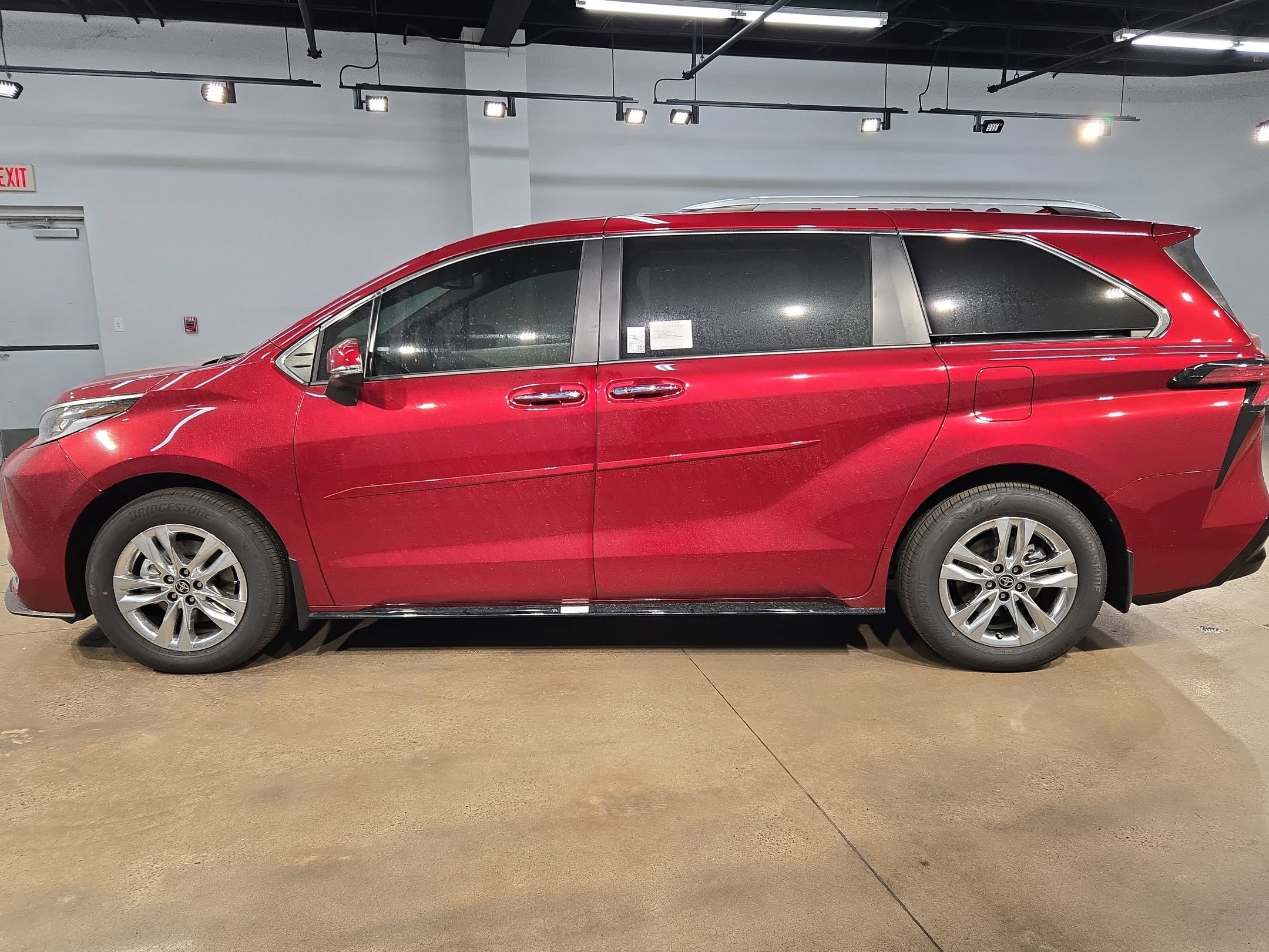 New 2026 Toyota Sienna Limited FWD image 4