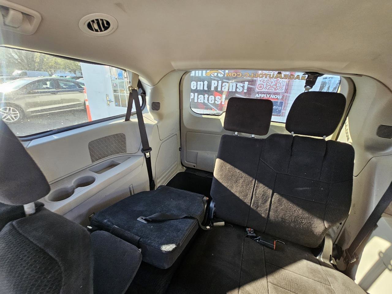 Used 2012 Dodge Grand Caravan SE FWD image 22