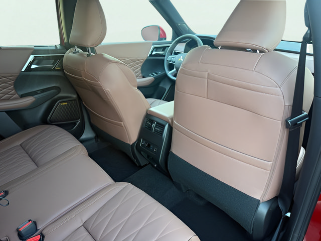New 2026 Mitsubishi Outlander SEL FWD image 28
