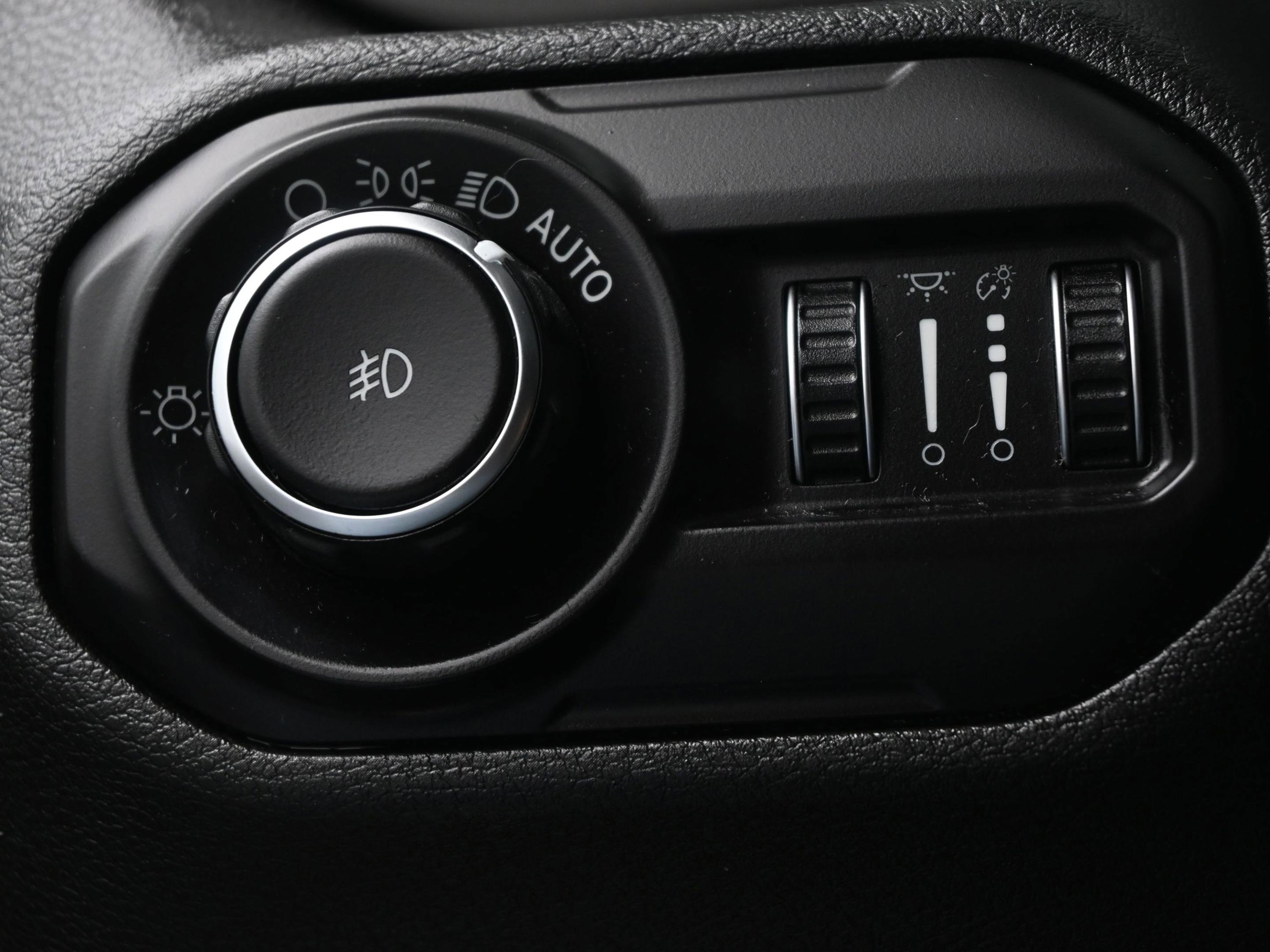 Used 2018 Jeep Wrangler Unlimited Sahara AWD/4WD image 21
