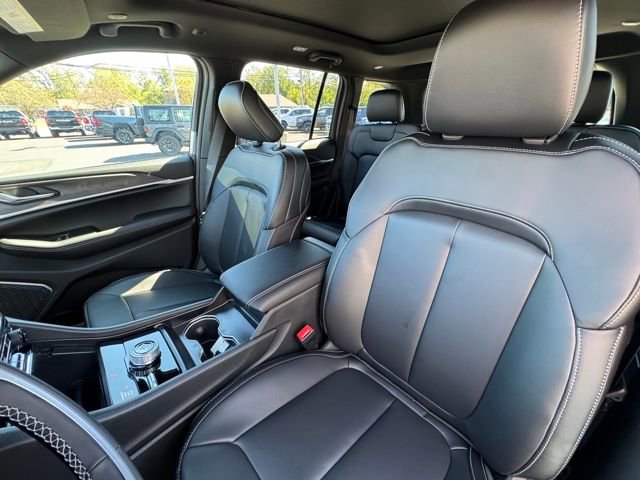 New 2025 Jeep Grand Cherokee Limited w/ Black Appearance Package image 41