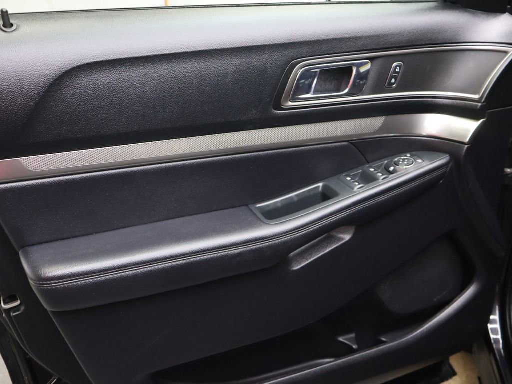 Used 2019 Ford Explorer XLT FWD image 16