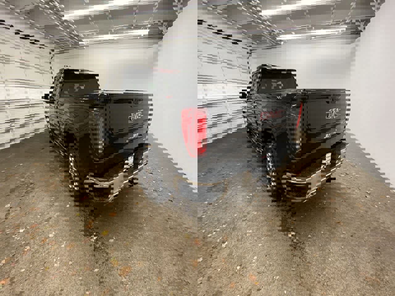 Used 2023 GMC Sierra 1500 SLT w/ SLT Premium Package image 4