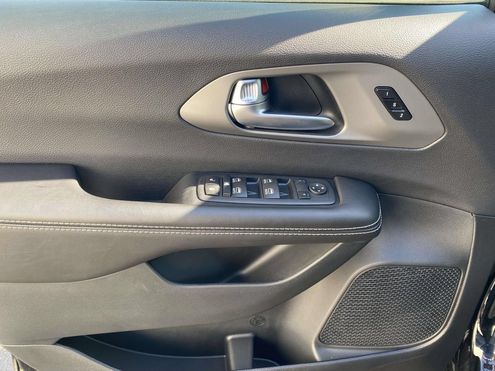New 2027 Chrysler Pacifica Select FWD image 16