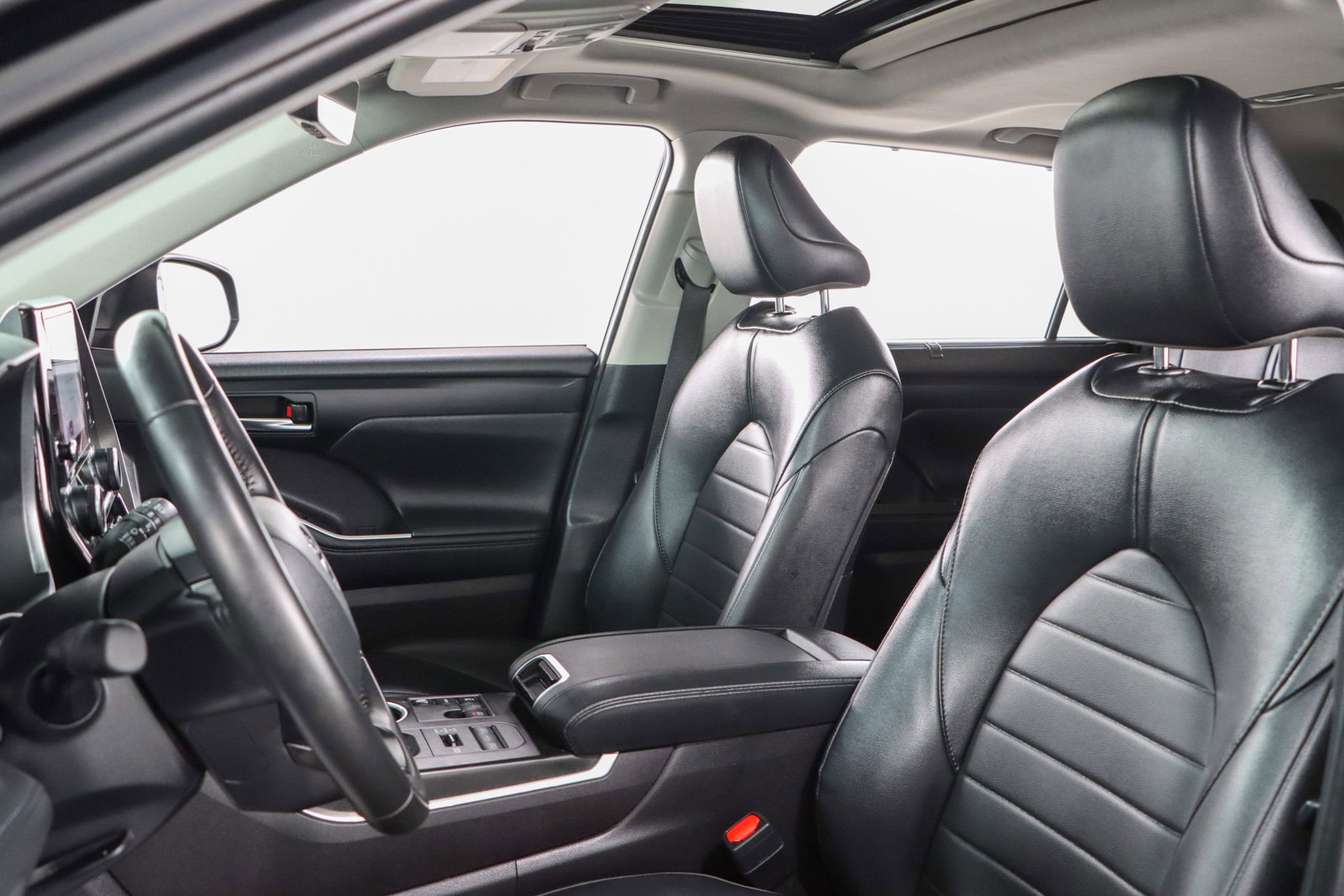 Used 2024 Toyota Highlander XLE image 25