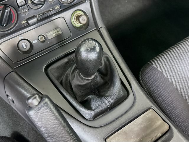Used 1999 MAZDA MX-5 Miata RWD image 17