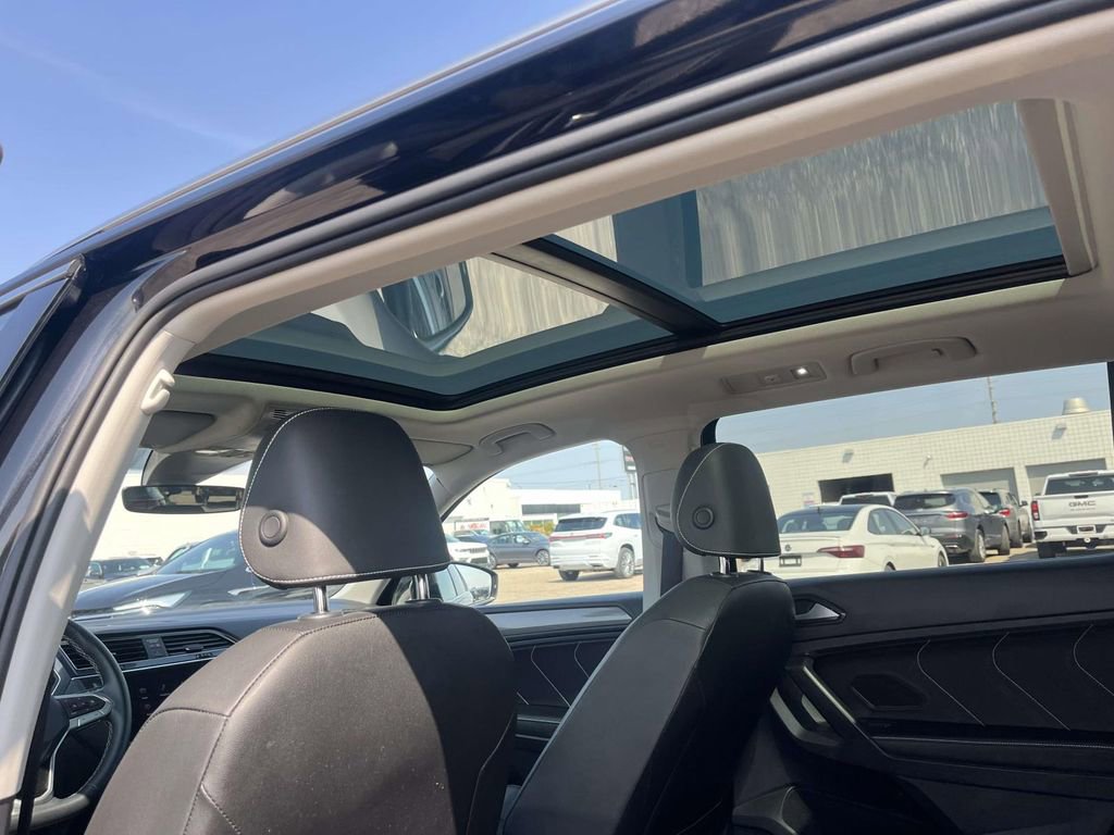 Certified 2023 Volkswagen Tiguan SE w/ Panoramic Sunroof Package image 18