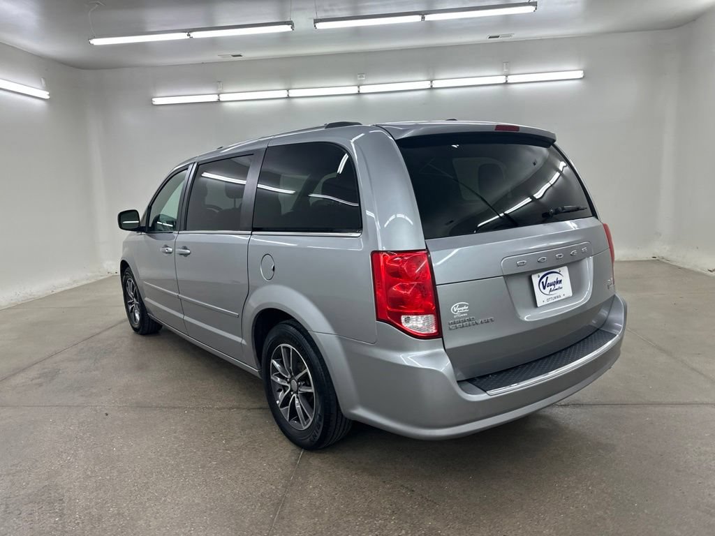 Used 2017 Dodge Grand Caravan SXT FWD image 9