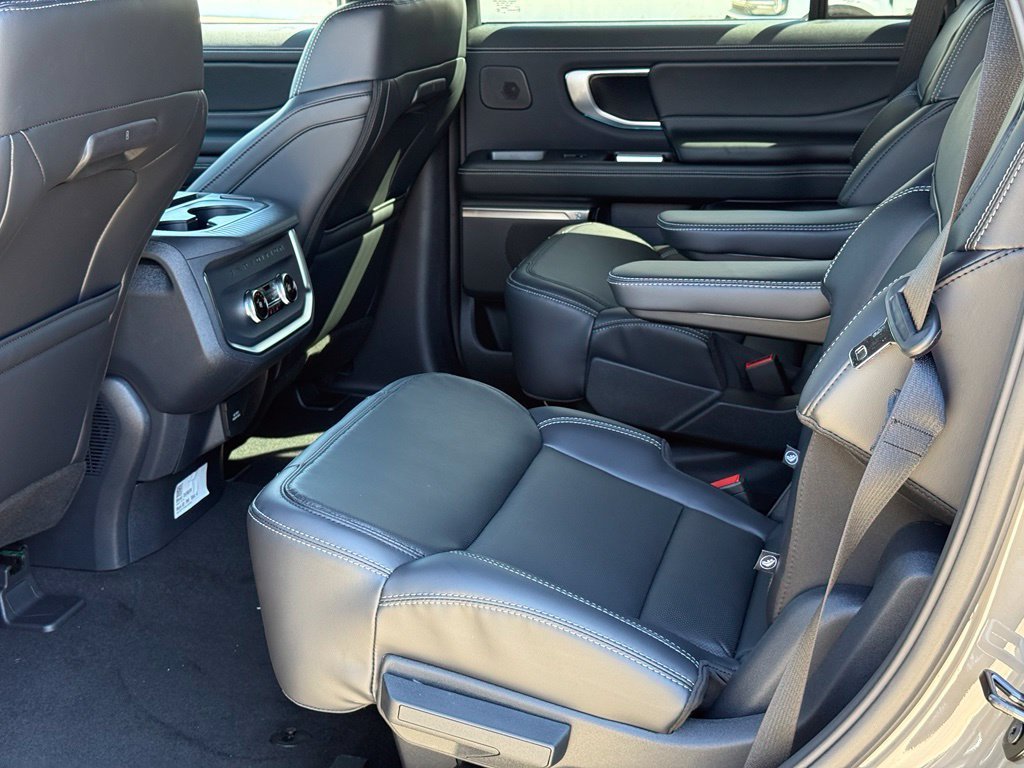 New 2027 Ford Expedition Platinum w/ Stealth Appearance Package RWD image 7