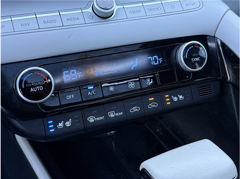 Used 2022 Hyundai Elantra Limited w/ Preferred Accessory Package image 21