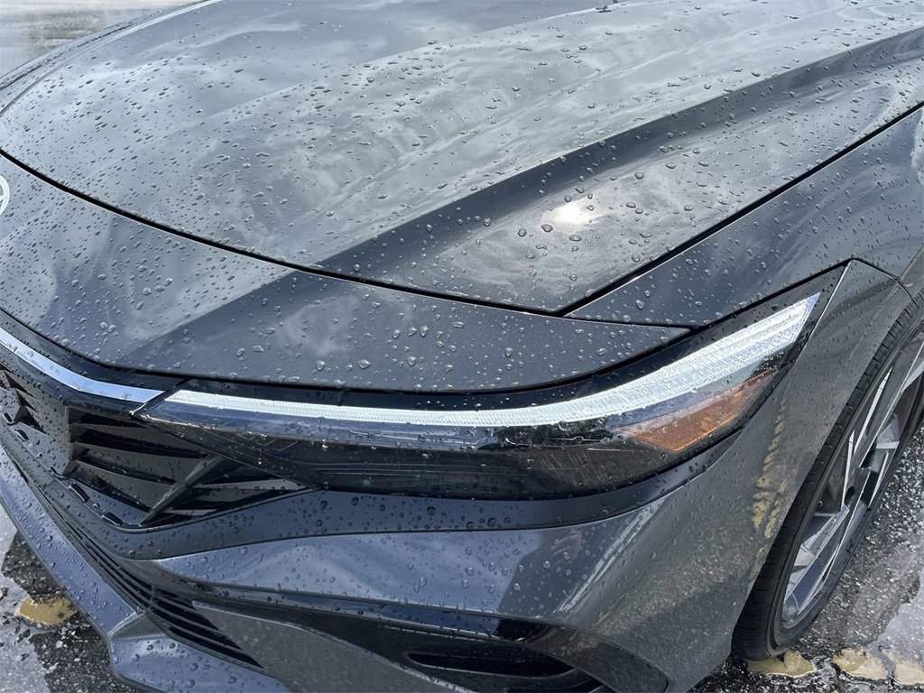 New 2025 Hyundai Elantra Limited image 15