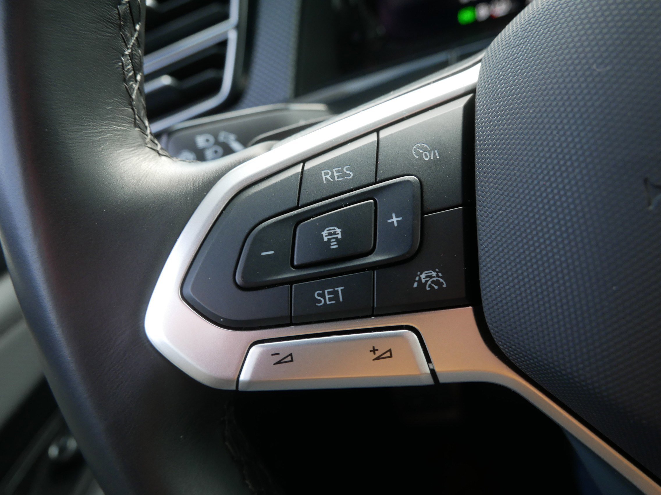 Used 2024 Volkswagen Atlas Cross Sport SEL R-Line image 25